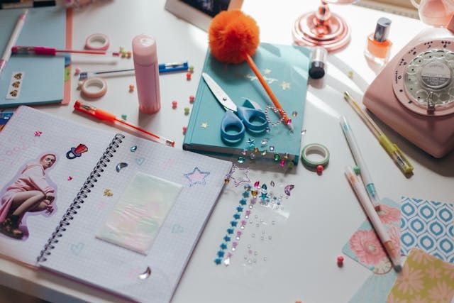 Some essential elements to do paper crafting